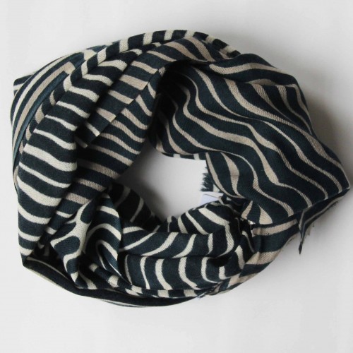 Wool shawl, Resonance navy (Les Belles Vagabondes)
