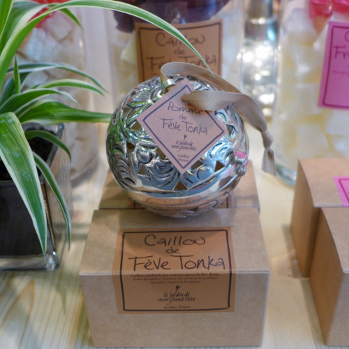 Ball of Tonka bean solid perfume (Le Jardin de Mon Grand-Père)